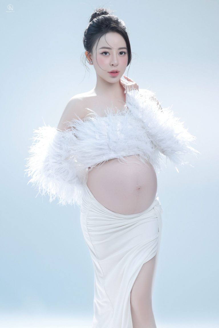Bầu Xinh váy lông
